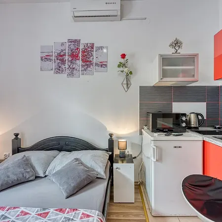 Ivanda Apartment *