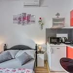 Ivanda Apartamento *